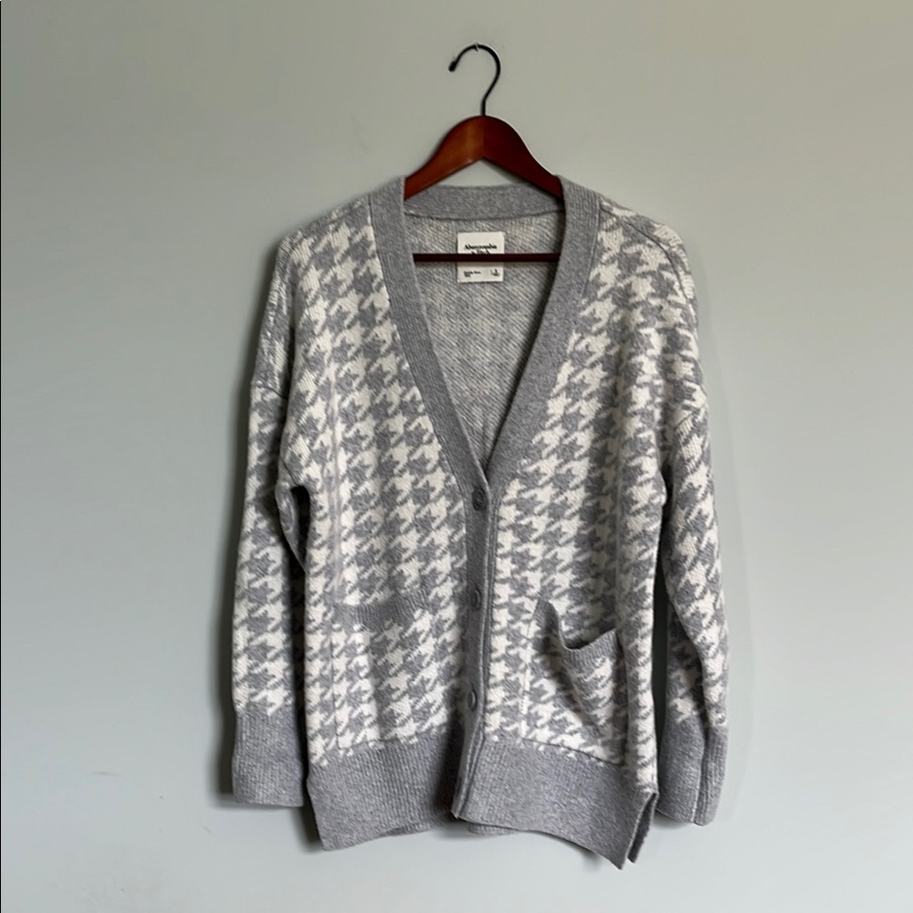 Abercrombie & Fitch Gray Cream Argyle Knit Cardigan Sweater